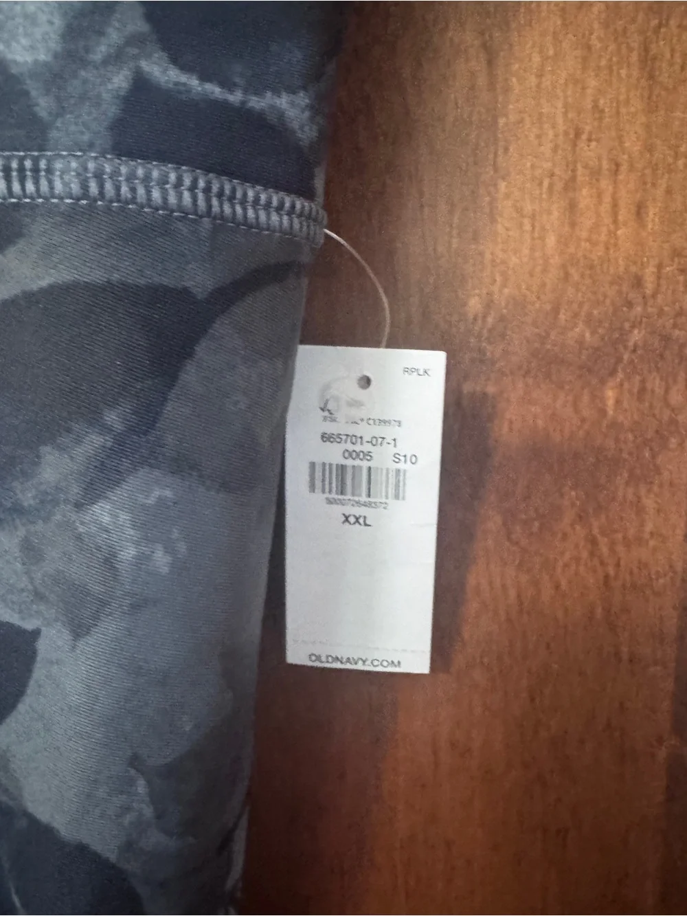 Old Navy Black and Gray Leaf-Print cropped Leggings